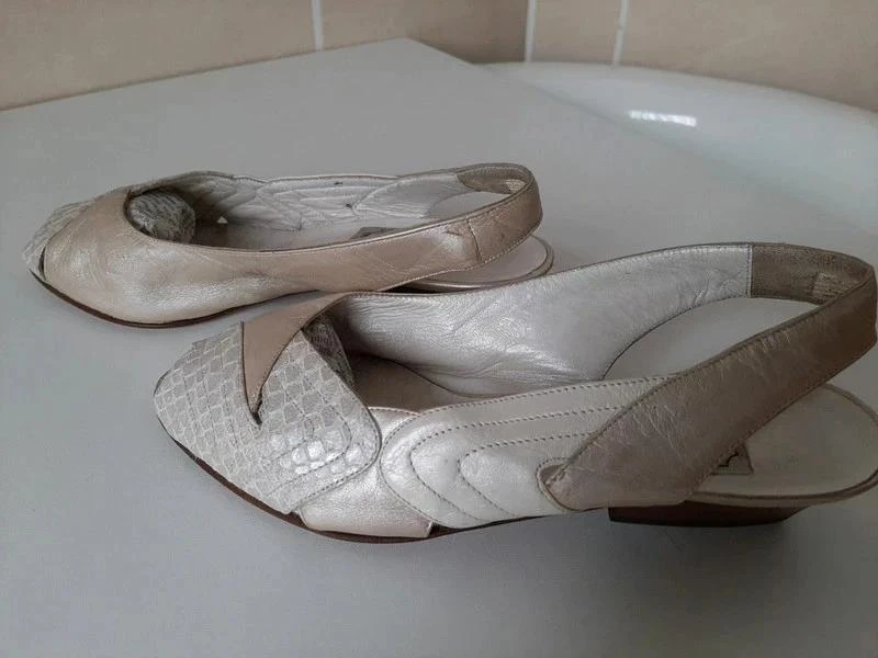 Beige leren damessandalen "Bettini" maat 35 – photo 2
